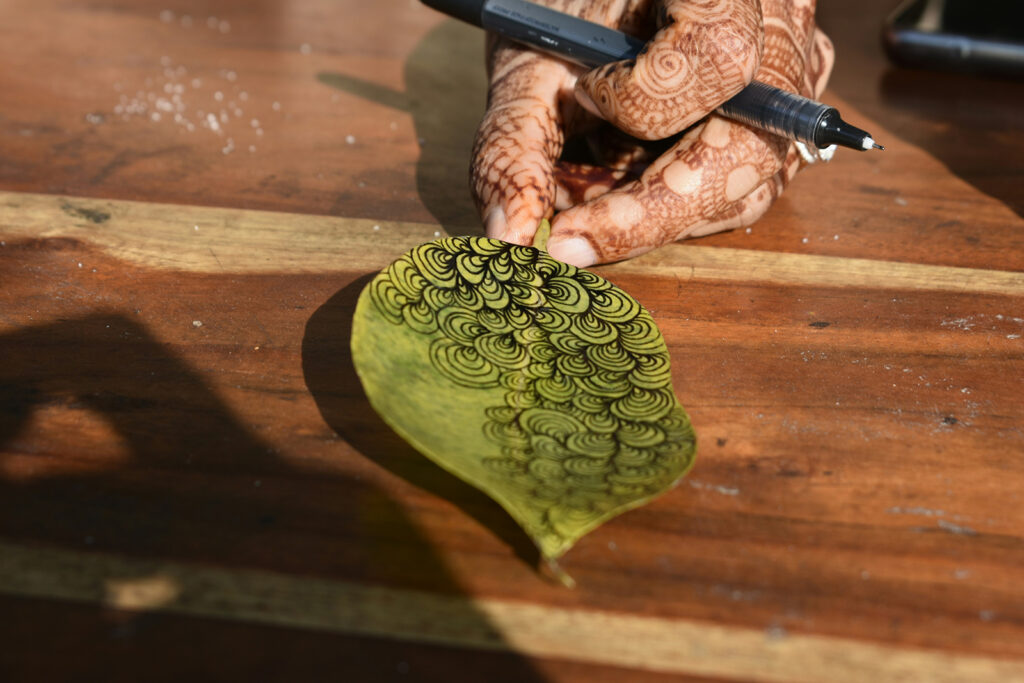 a hendily is doing something on a piece of wood